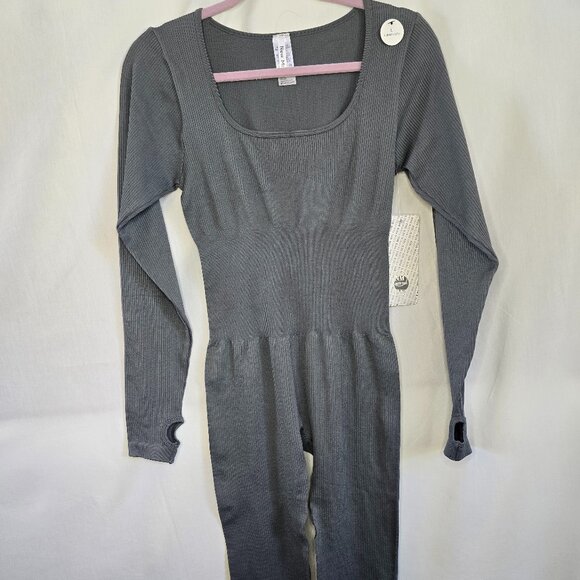 One Piece Jogger - Picture 1 of 4